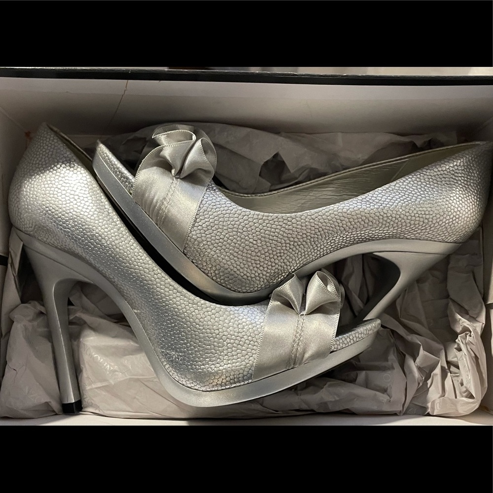 gorgeous silver pumps